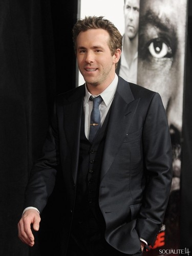  Ryan Reynolds At The Premiere Of ‘Safe House