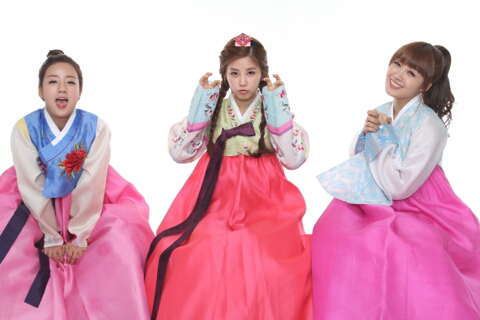 Bomi, Chorong and Eunji in Hanbok – Photoshooting