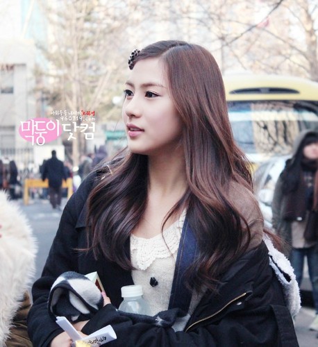 Chorong and Hayoung otw to Music Bank