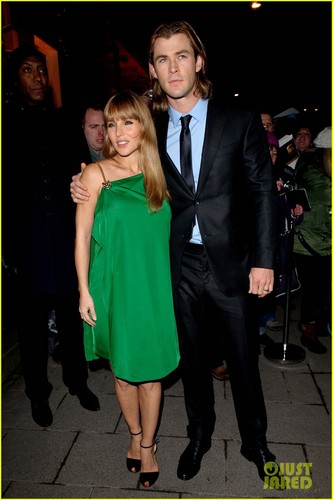  Chris Hemsworth & Elsa Pataky - BAFTAs 2012 Red Carpet