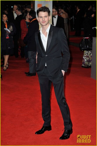  Eddie Redmayne - BAFTAs 2012 Red Carpet