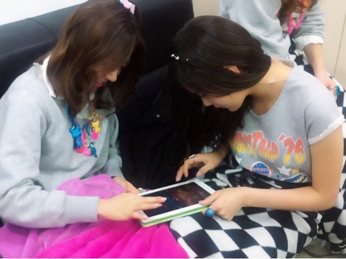 Hayoung and Namjoo playing with iPad