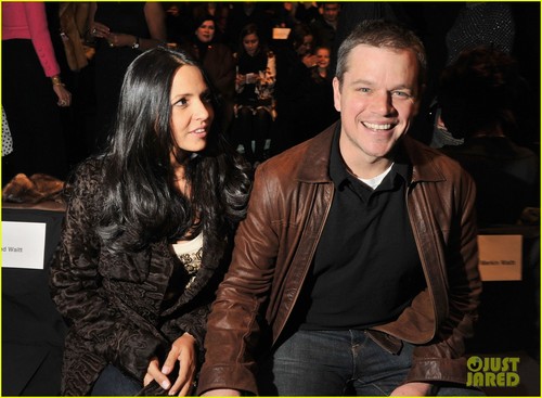  Matt Damon: Naeem Khan Fashion onyesha With Luciana!