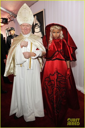 Nicki Minaj - Grammys with The Pope!