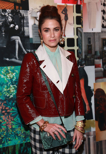  Nikki backstage at the Tracy Reese fashion hiển thị in New York. [12/02/12]
