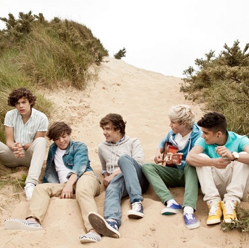  fotografias from the 'Up All Night' photoshoot! x