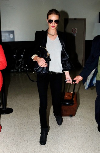 Rosie Huntington-Whiteley Arrives @ LAX Airport – Feb. 14th, 2012