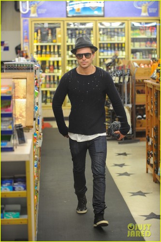 Zac Efron picks up some supplies at Gil Terner’s liquor store on Friday