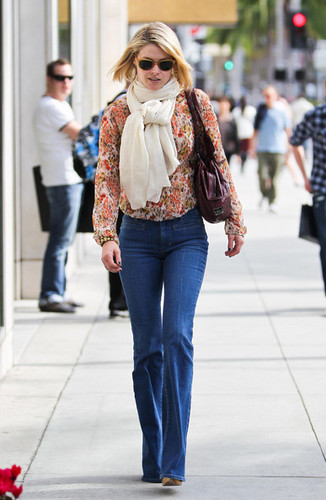 Ali Larter on Rodeo Drive in Beverly Hills (February 17)