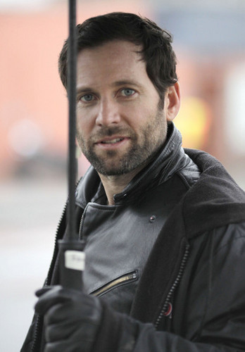  Eion Bailey On The Set Of Once Upon A Time