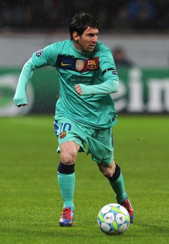  Lionel Messi: Bayer Leverkusen (1) v FC Barcelona (3) - UEFA CL