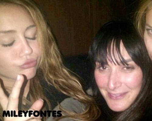  Miley With Friends/Fans