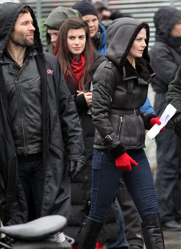 Once Upon A Time Cast Fights The Cold To Work (February 9)