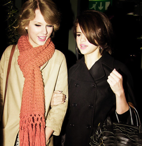 Selena With Taylor