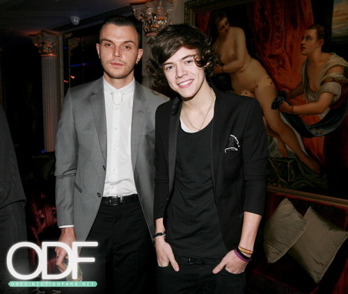  Harry Attends GQ’S Private jantar x♥x
