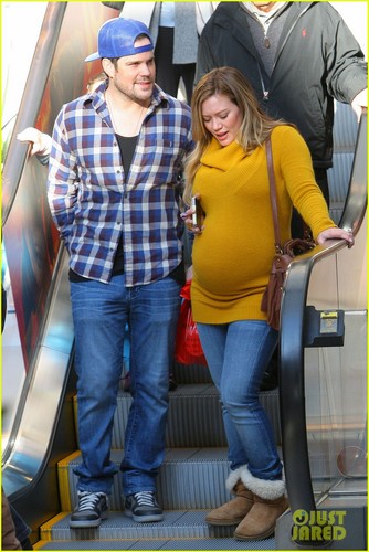 Hilary Duff & Mike Comrie: Mall Mates