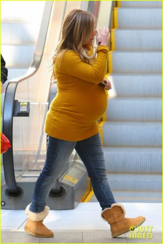 Hilary Duff & Mike Comrie: Mall Mates