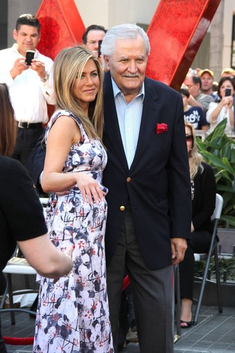  Jennifer Aniston Getting Her bituin On The Hollywood Walk Of Fame [22 February 2012]