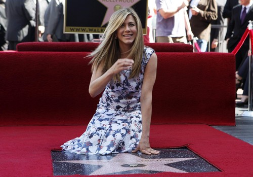  Jennifer Aniston Getting Her estrela On The Hollywood Walk Of Fame [22 February 2012]