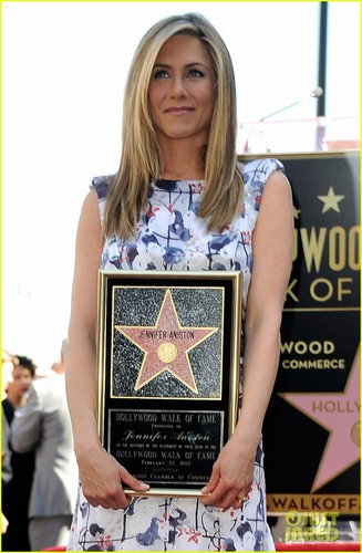  Jennifer Aniston: Hollywood Walk of Fame Star!
