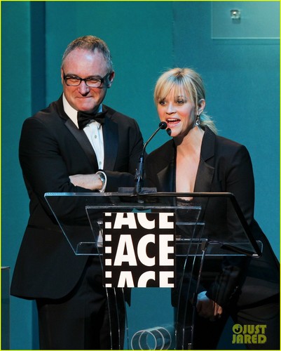  Reese Witherspoon: Ace Eddie Awards Presenter!