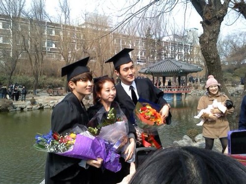  120224 Siwon and Wookie graduated from Inha یونیورسٹی