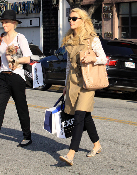 Amber Heard And Girlfriend Shopping In Beverly Hills