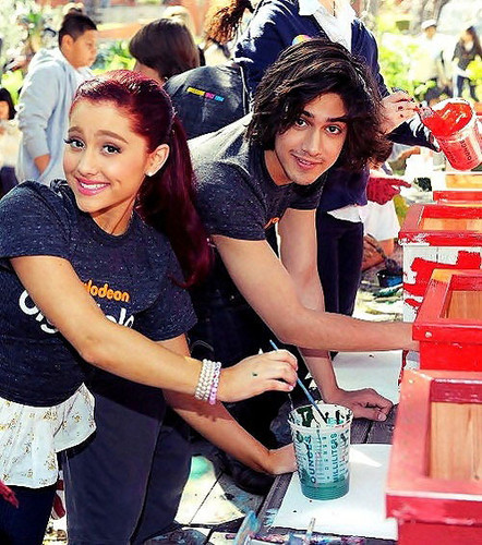 Avan and Ariana at 'The Big Help Restoration Project'
