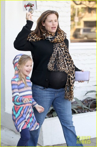  Jennifer Garner & Violet: Mommy-Daughter Salon Visit!