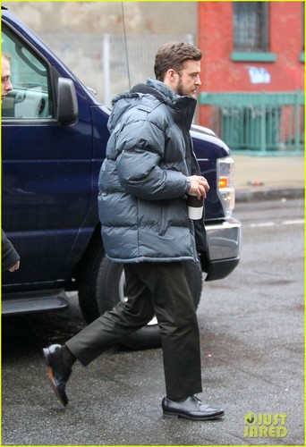  Justin Timberlake: Puffer কোট on 'Llewyn' Set