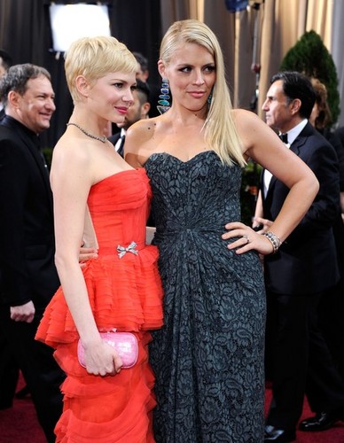  Michelle Williams & Busy Philipps - 84th Annual Academy Awards/red carpet - (26.02.2012)