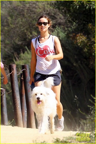 Olivia Wilde: Griffith Park Hike with Paco!