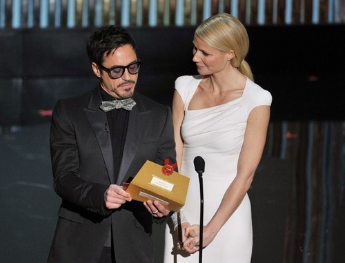  Robert Downey Jr. & Gwyneth Paltrow Presenting @ the 2012 Academy Awards