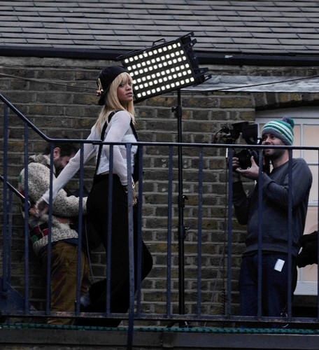  Spotted On A Set In Londra [24 February 2012]