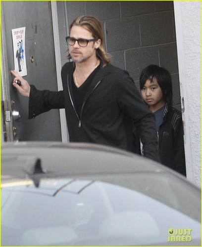  Brad Pitt & Maddox: 吉他 Guys!