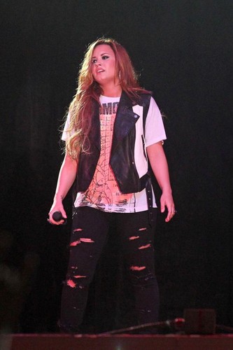  Demi Lovato Florida Rocker!