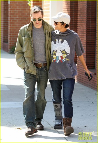 Halle Berry & Olivier Martinez: Doctor's Office Duo