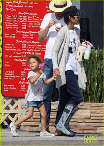 Halle Berry: Seafood Sunday with Olivier & Nahla