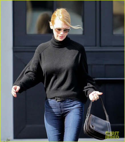  January Jones: Leap Tag Lunch!