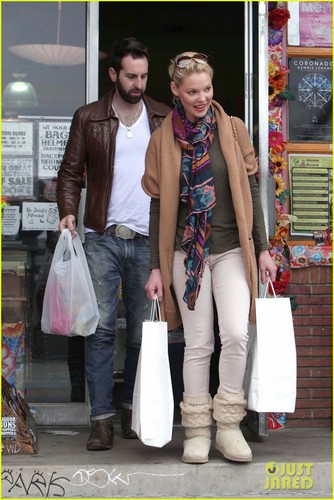 Katherine Heigl & Josh Kelley: Umami Burger Lovers!