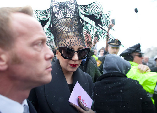  Lady Gaga arriving at Harvard universidad