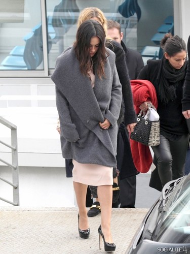  Mila Kunis’s Parisian picha Shoot For Dior