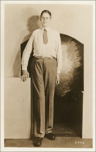 Robert Pershing Wadlow (February 22, 1918 – July 15, 1940