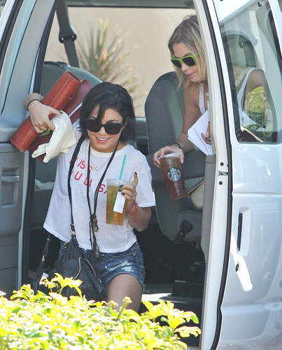  Selena Gomez, Vanessa Hudgens and Ashley Benson Film ‘Spring Breakers’ In Florida