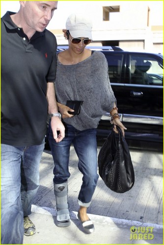 Halle Berry: Airport Arrival