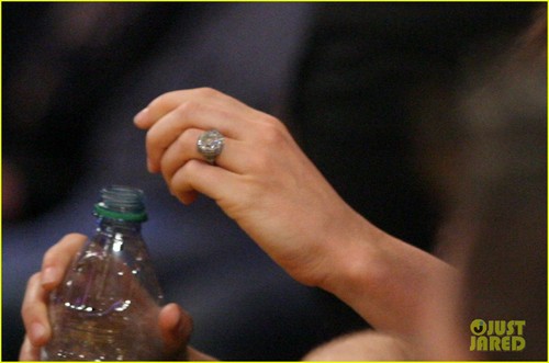 Jessica Biel: Engagement Ring at Lakers Game
