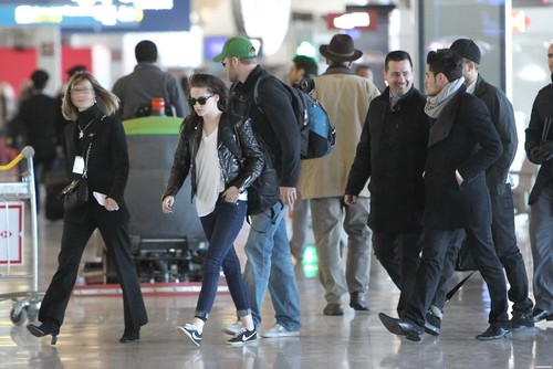Kristen Stewart & Robert Pattinson arrive at Roissy Airport in Paris, France - March 8, 2012.