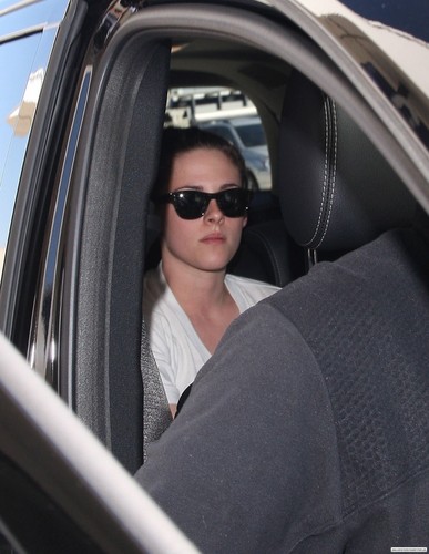  Kristen Stewart & Robert Pattinson at LAX airport in Los Angeles, California - March 8, 2012.