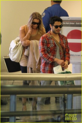 LeAnn Rimes: Under The Weather at LAX
