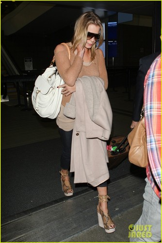 LeAnn Rimes: Under The Weather at LAX